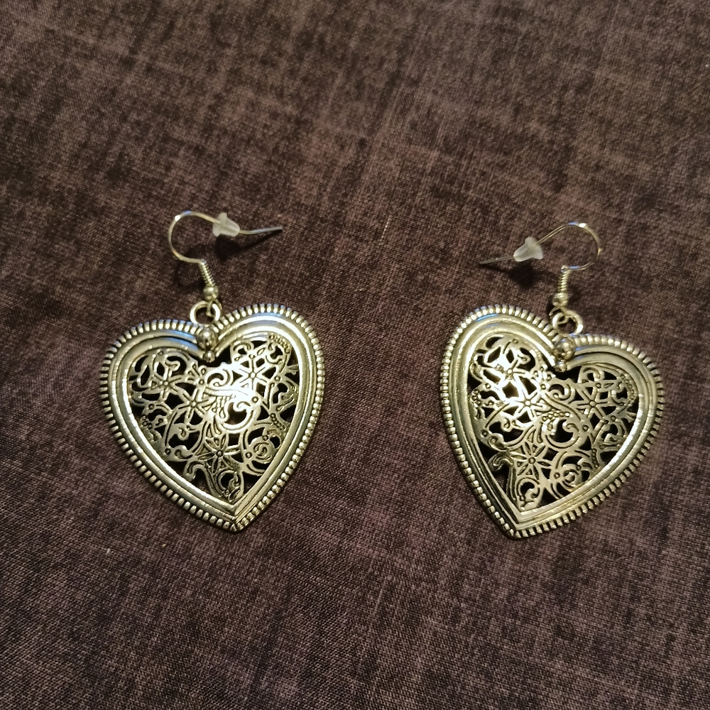 Paparazzi heart earrings